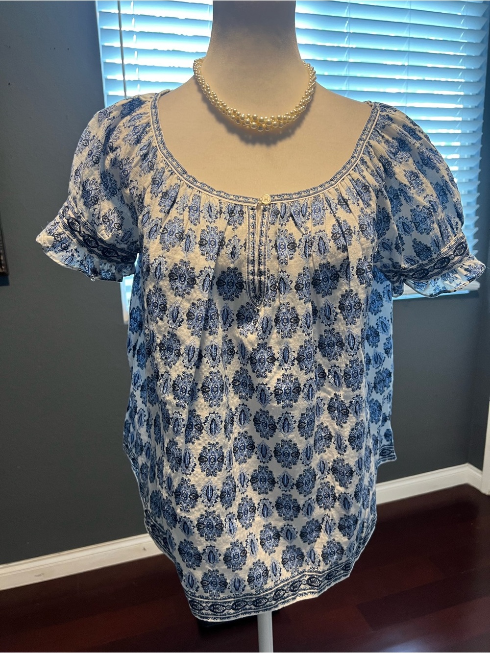 New Max Studio Blue and White Printed Peasant Top - Classic Summer Too. Size XS
